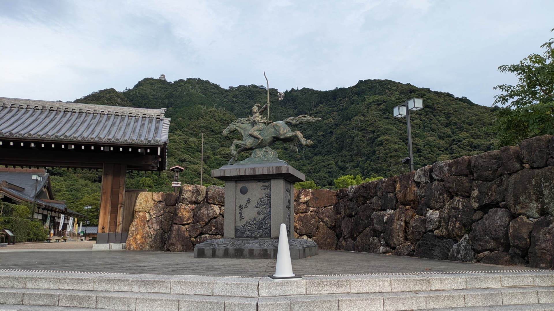 Statue du jeune Oda Nobunaga à Gifu