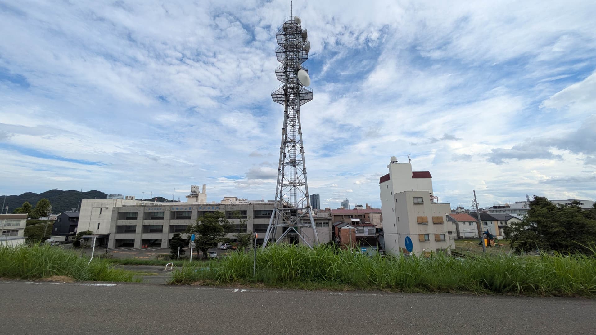 Bords de la rivière Nagara près des bureaux MLIT Kiso dans la réalité