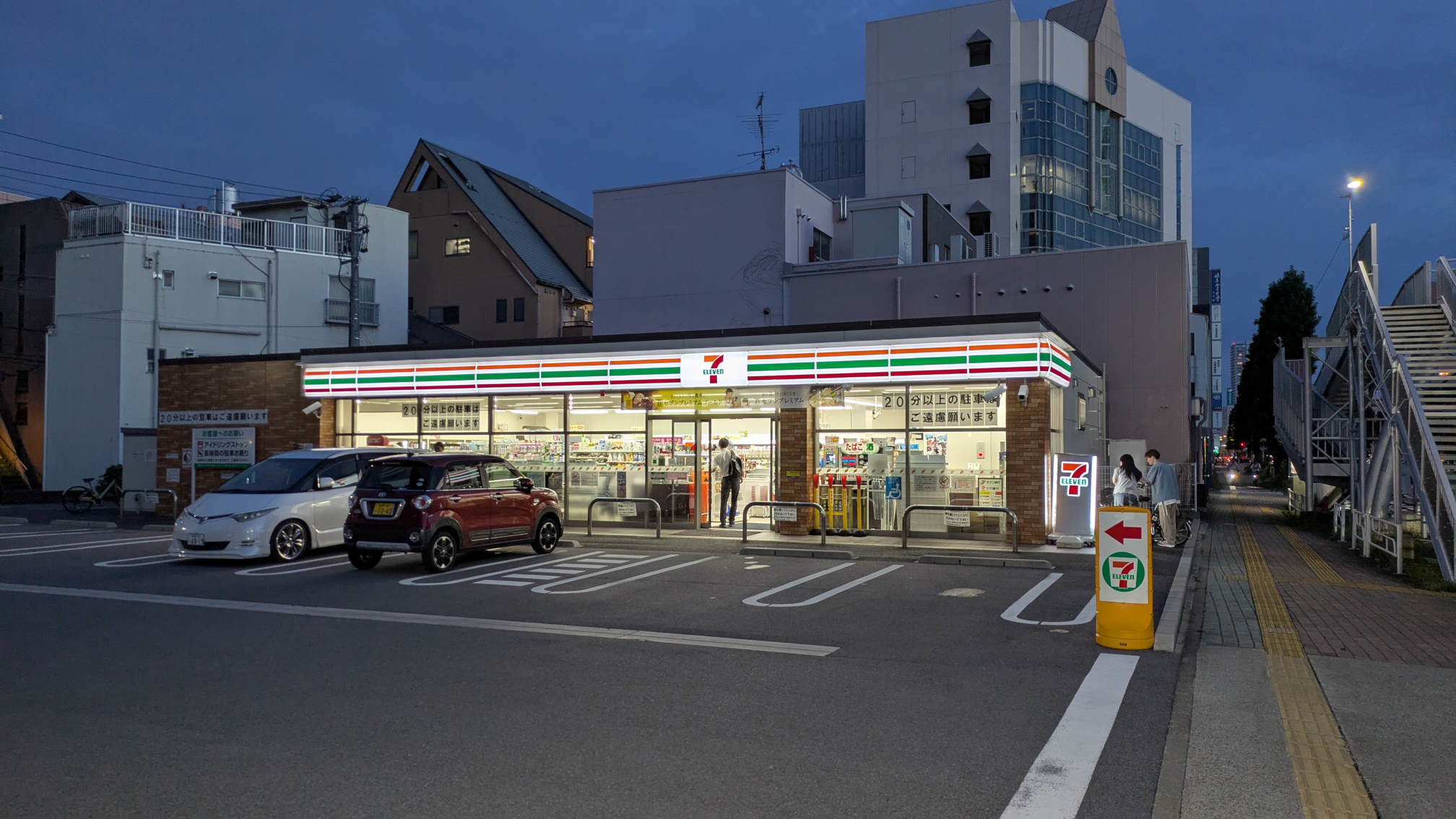 Devanture du 7-Eleven Gifu Meitokucho